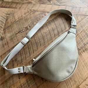 Andar Tatum crossbody in crema woven